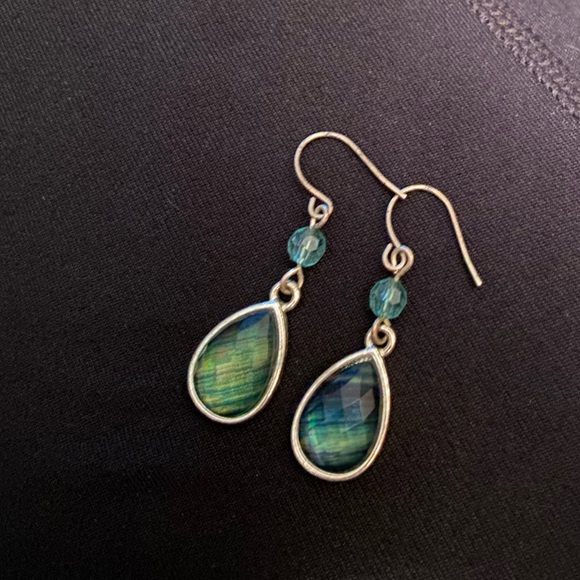 Jewelry - ⚡️Faux emerald stone and faceted jewel earrings